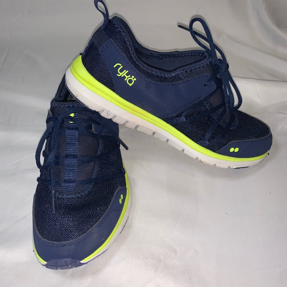 Running shoes w/ Memory Foam